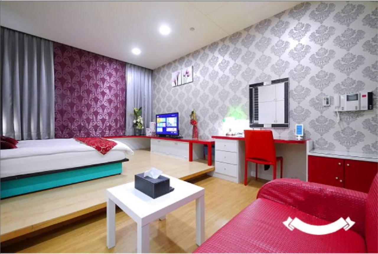 85 Cape Inn Kaohsiung Bagian luar foto